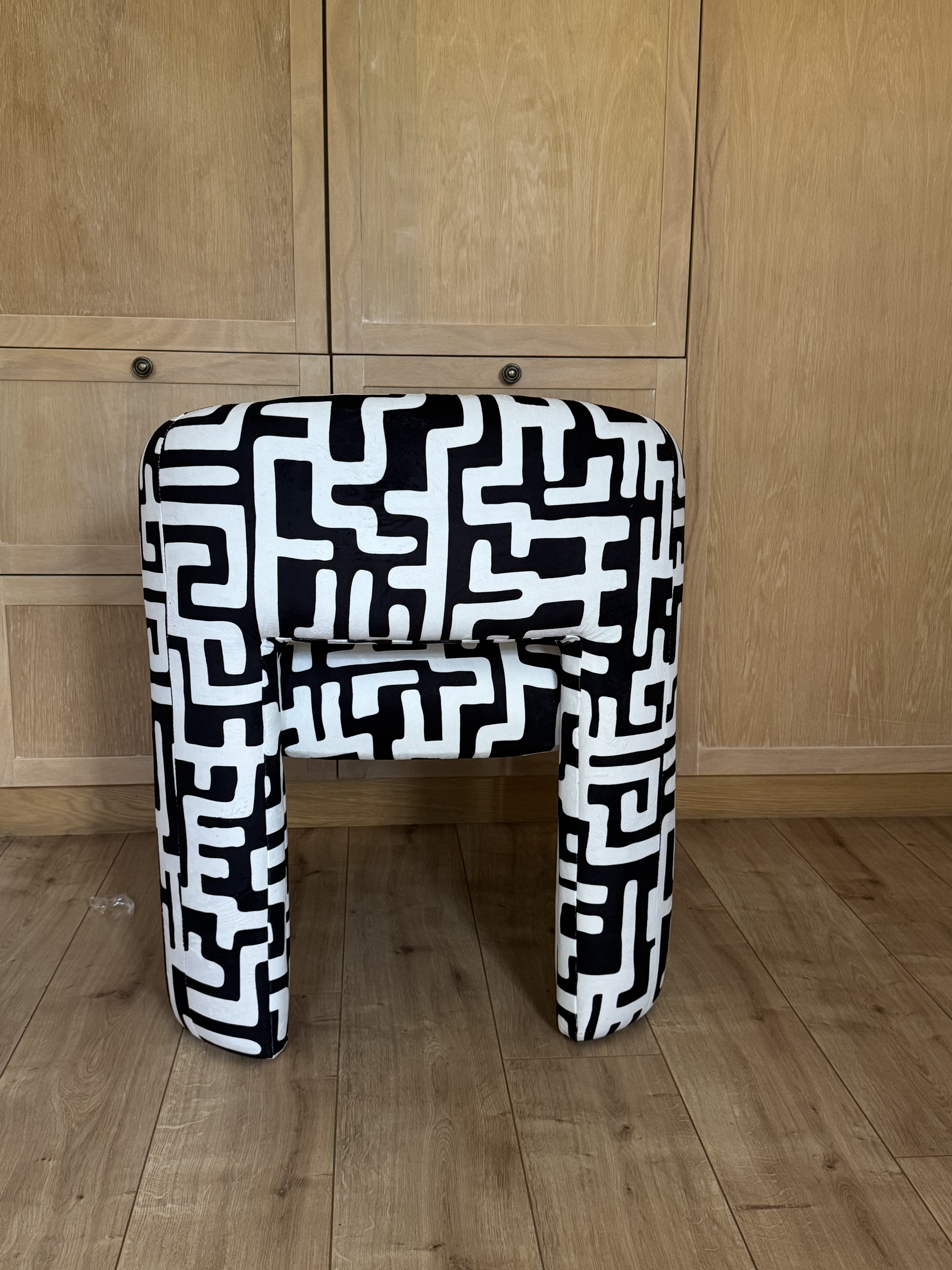 A Bachelor’s Paradise – Entryway