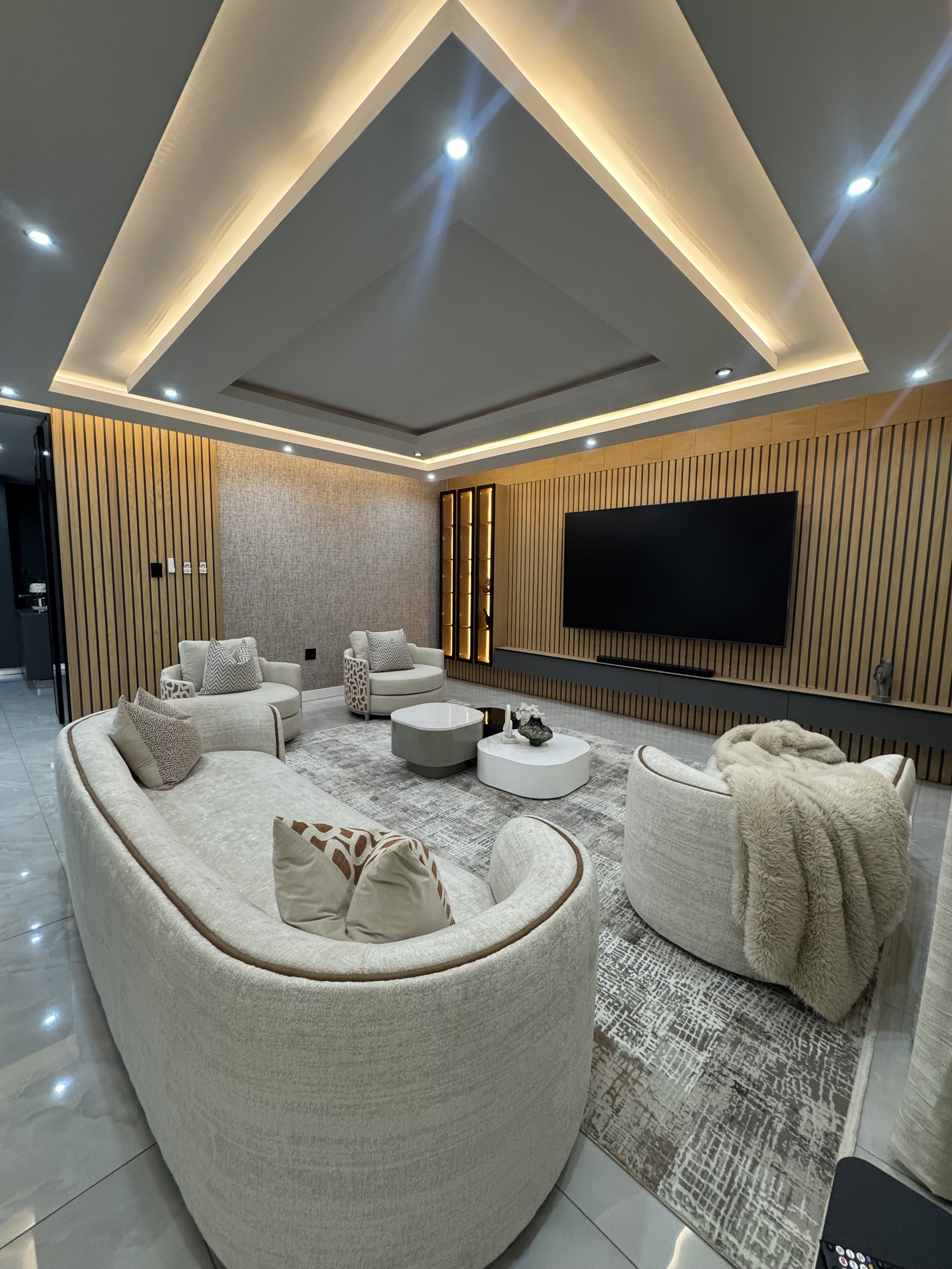 A Bachelor’s Paradise – Private quarters