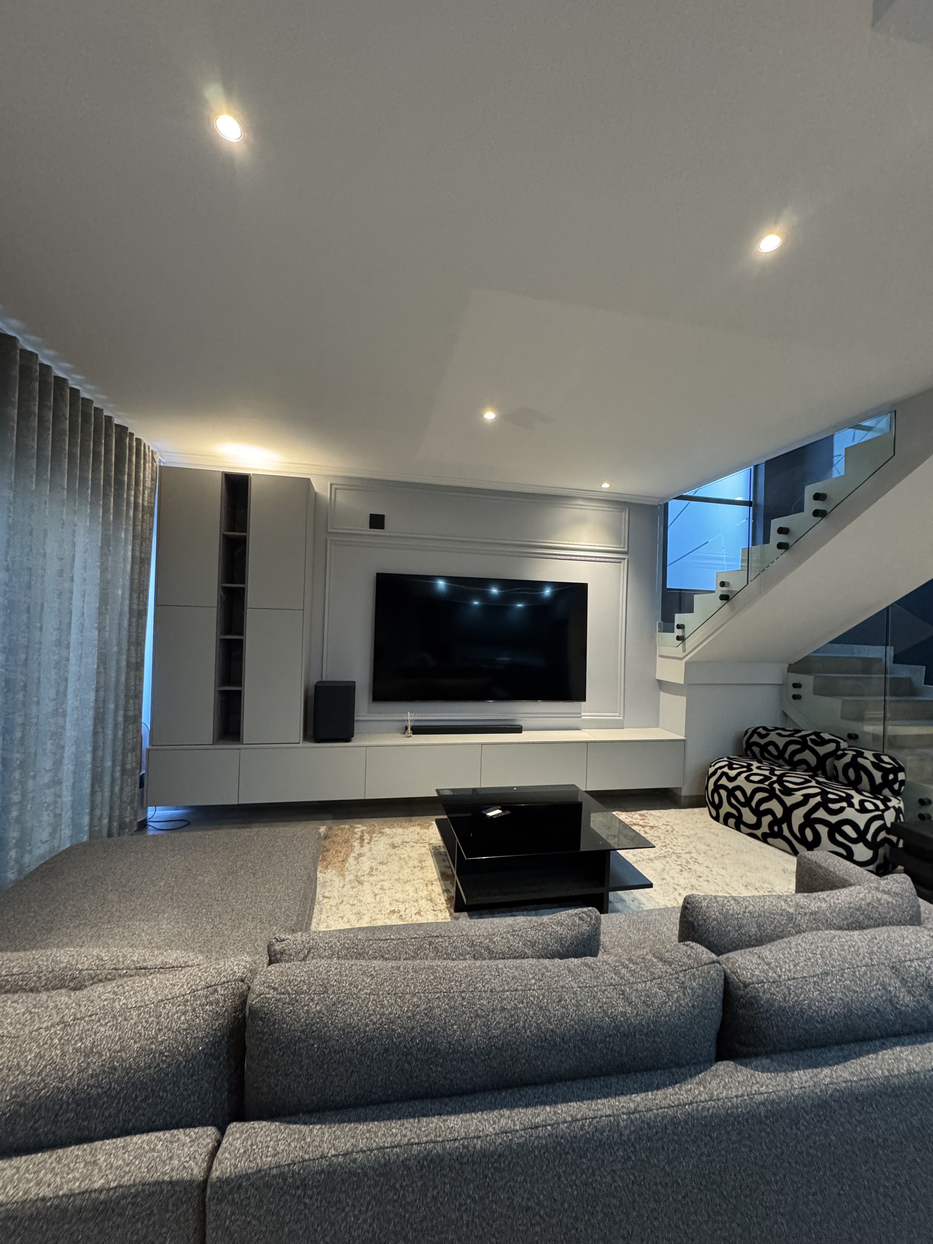 Velvet Haven – Warm velvet lounge