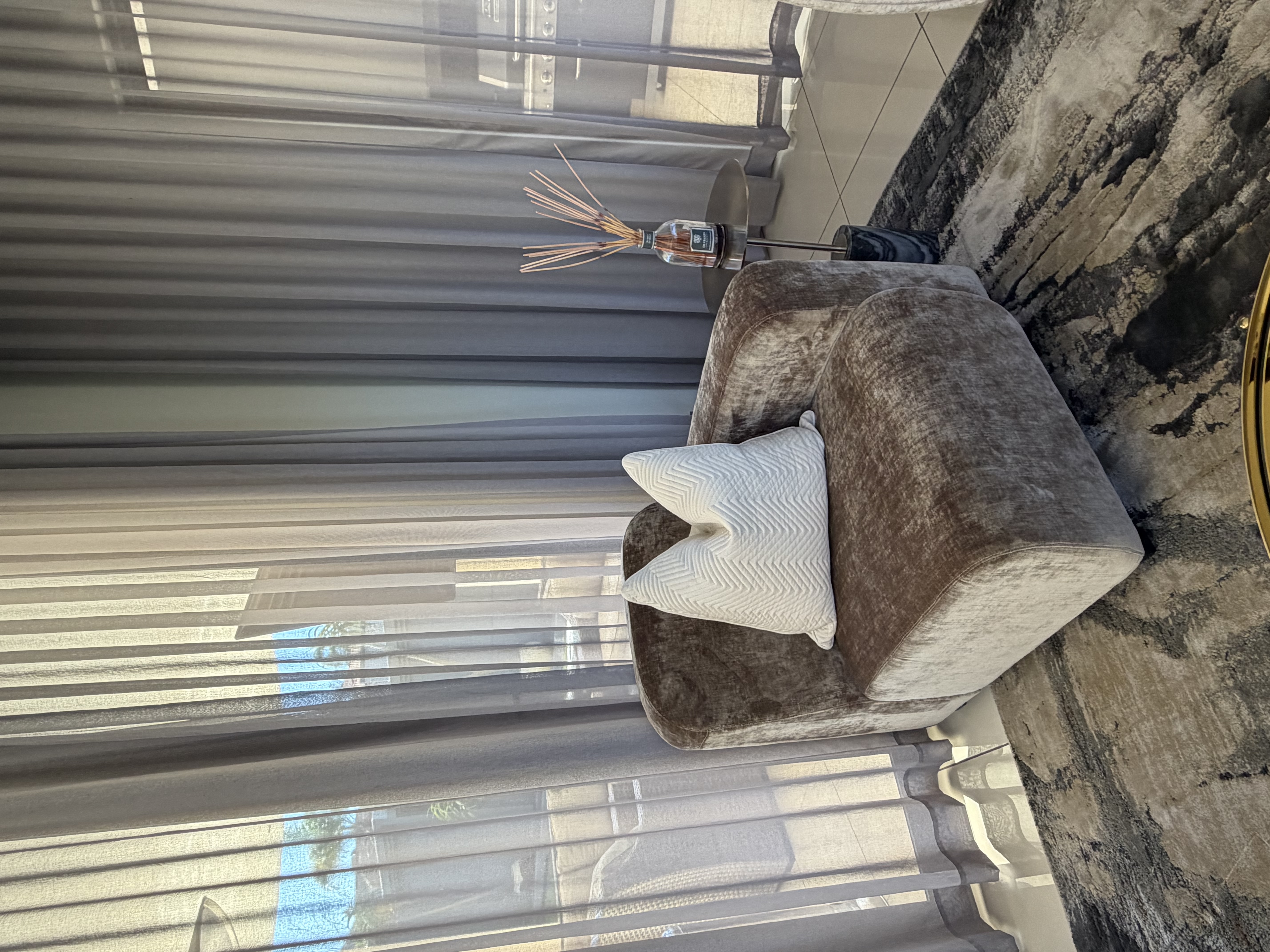 Velvet Haven - Sofa